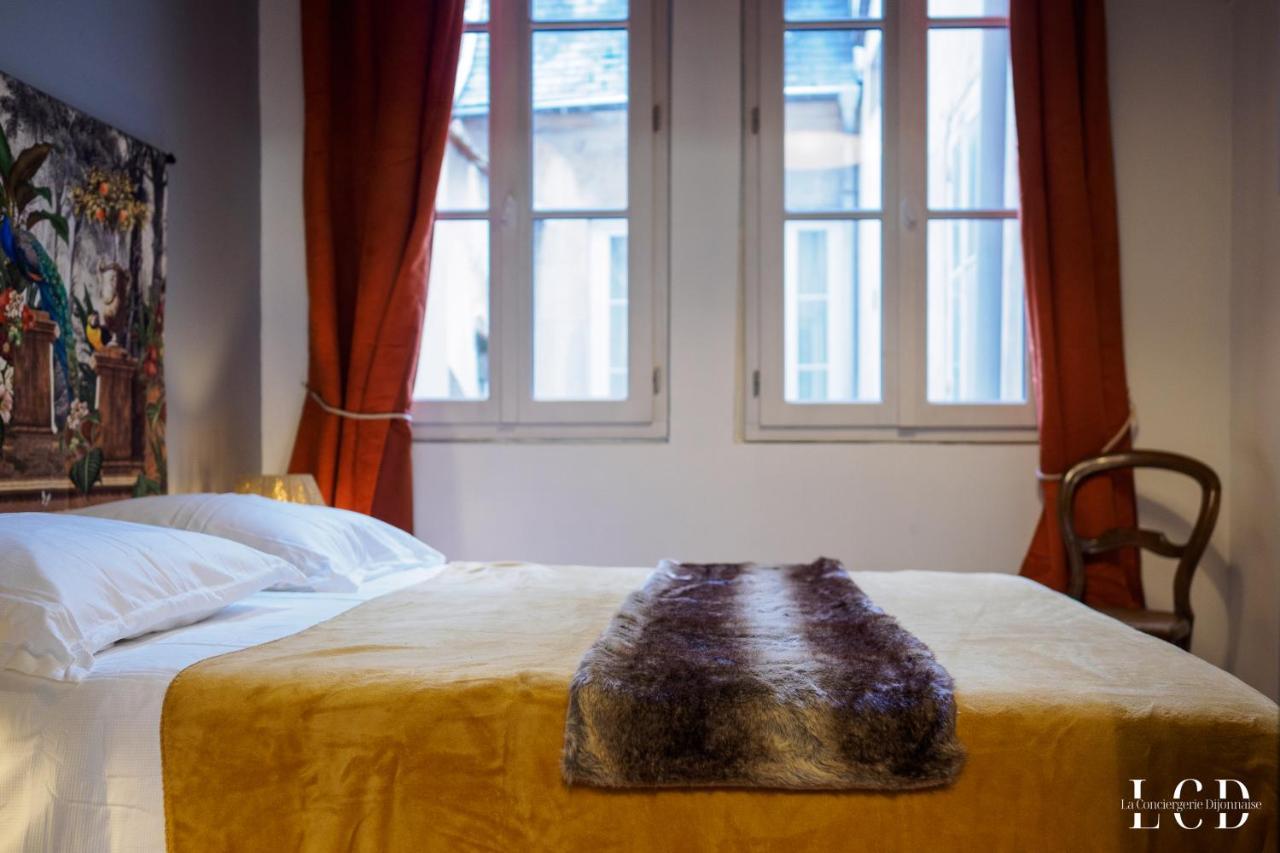 Au Roi Lion, Place Saint Michel ดีจอง ภายนอก รูปภาพ